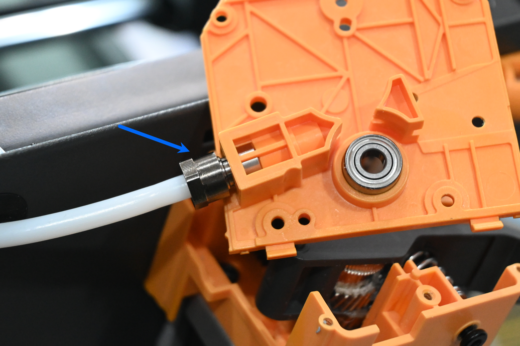 Bambu Lab X2D dual nozzle mechanical switching system showing direct drive and bowden configuration